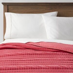 Open Box - Threshold - Twin/Twin Extra Long Lofty Velvet Quilt Vibrant Pi Pink